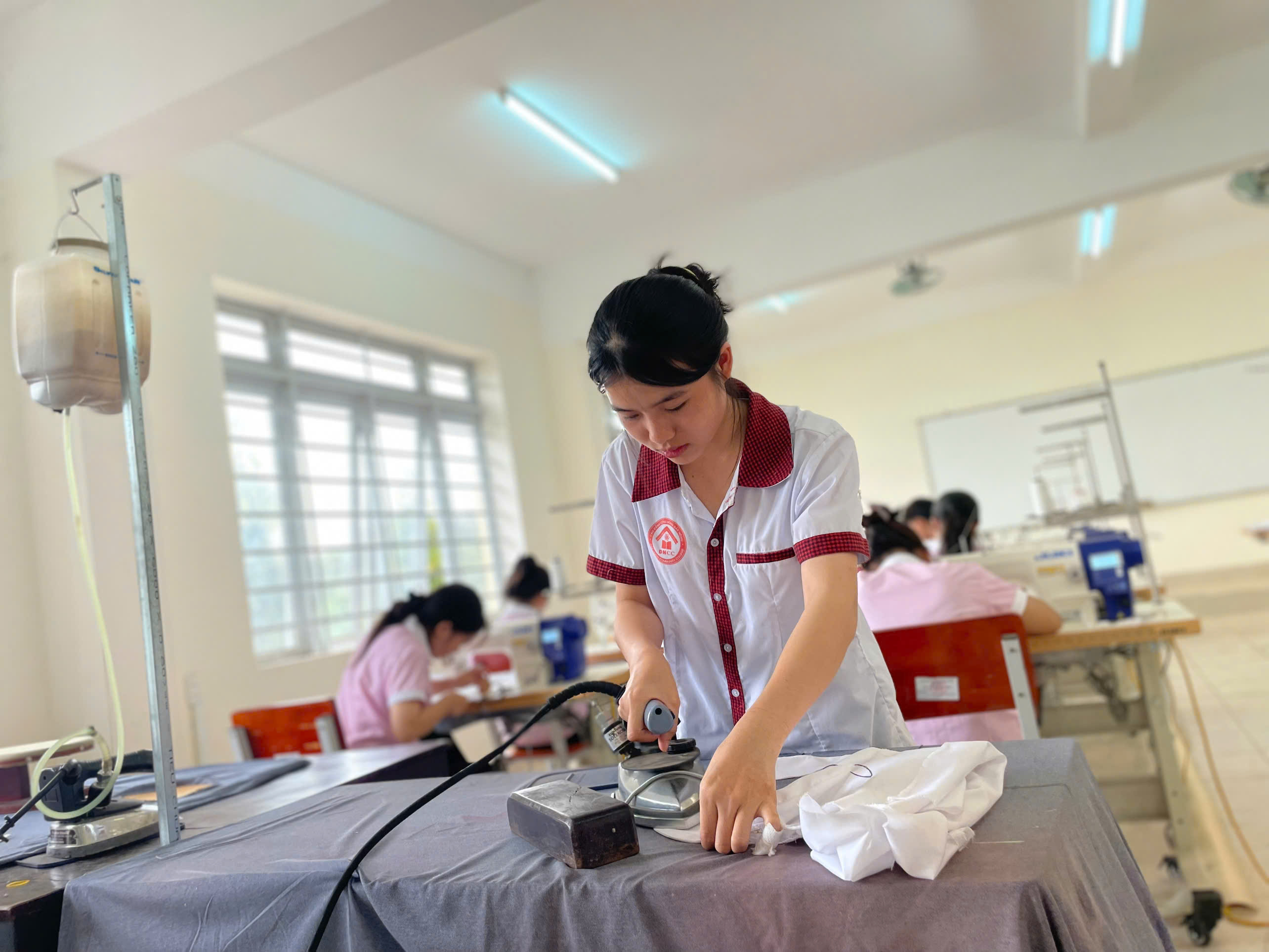 Ngành thời trang là “mảnh đất” màu mỡ về việc làm? - Ảnh 3