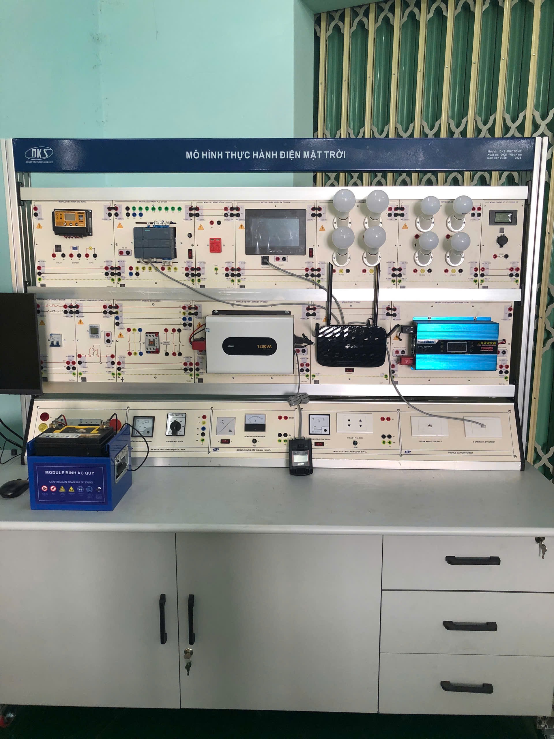 Mô hình tủ điều khiển và thiết bị thực hành PLC trong ngành cơ điện tử